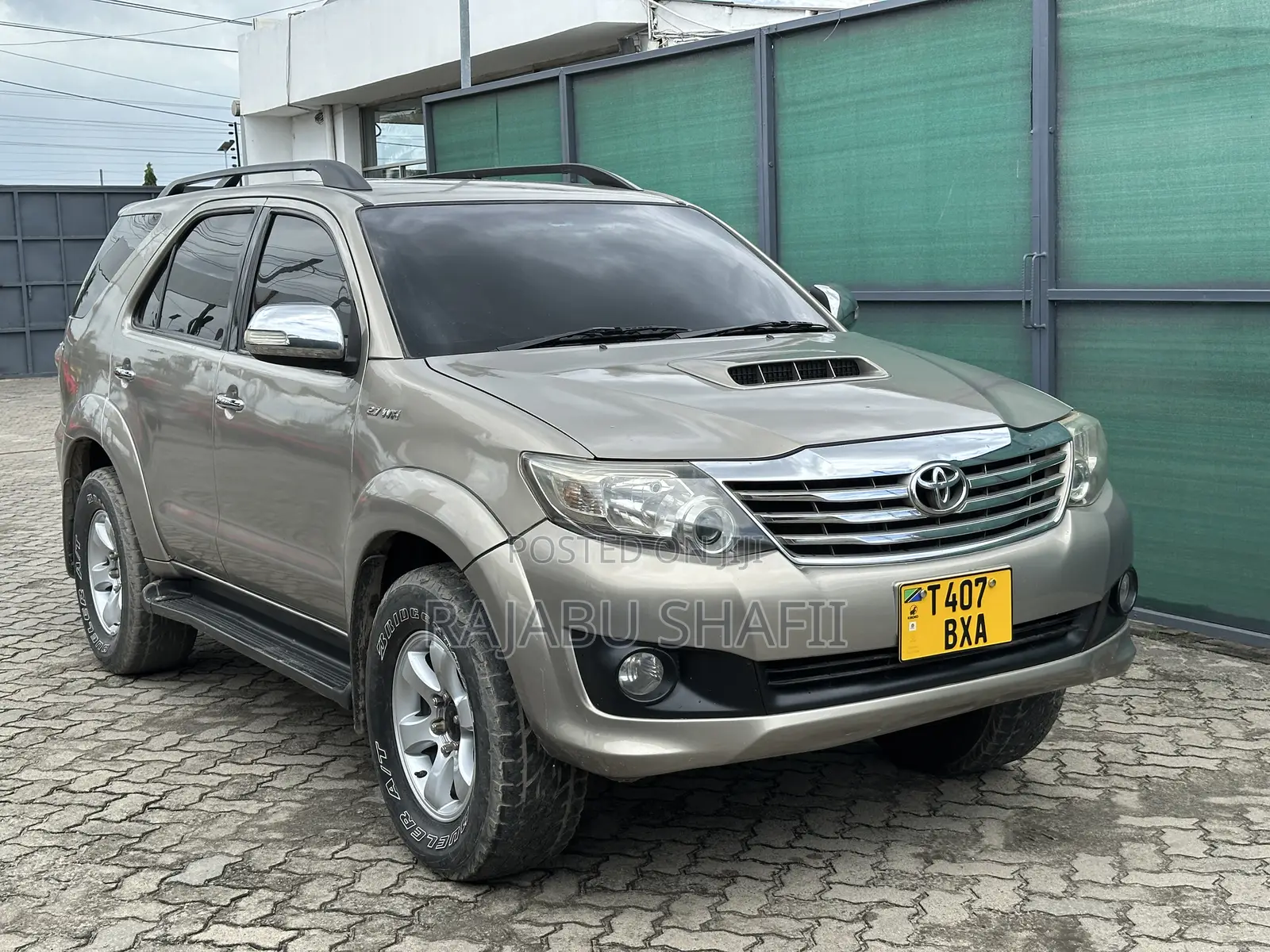Toyota Fortuner 2.7 AWD 2010 Gold