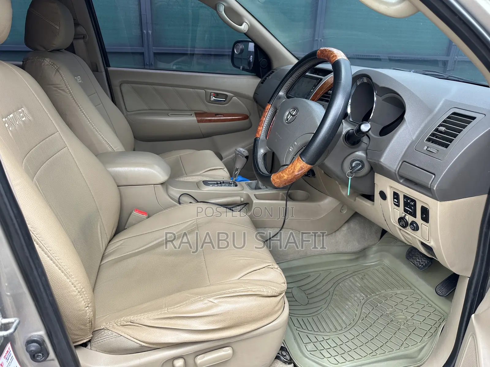 Toyota Fortuner 2.7 AWD 2010 Gold