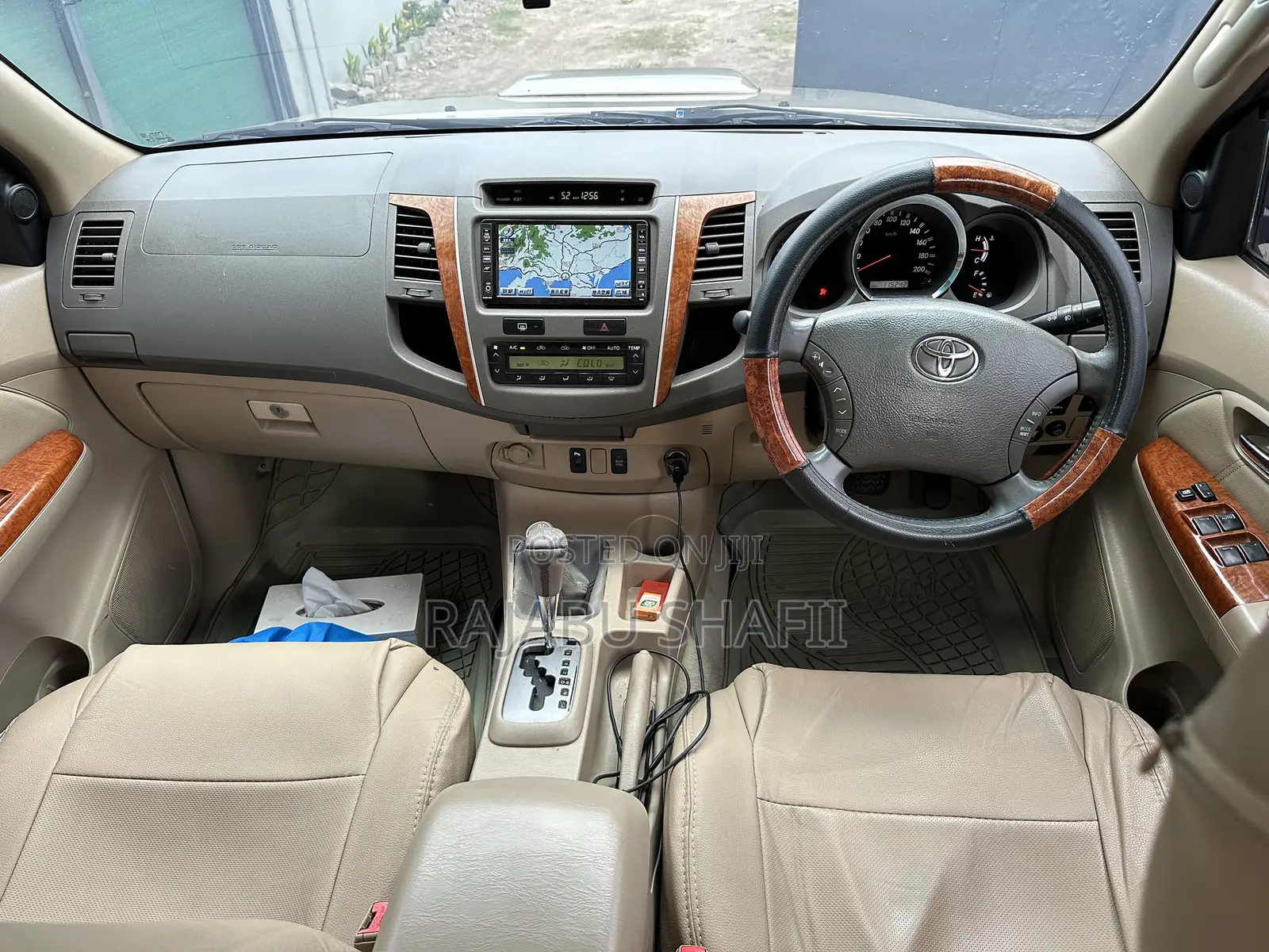 Toyota Fortuner 2.7 AWD 2010 Gold