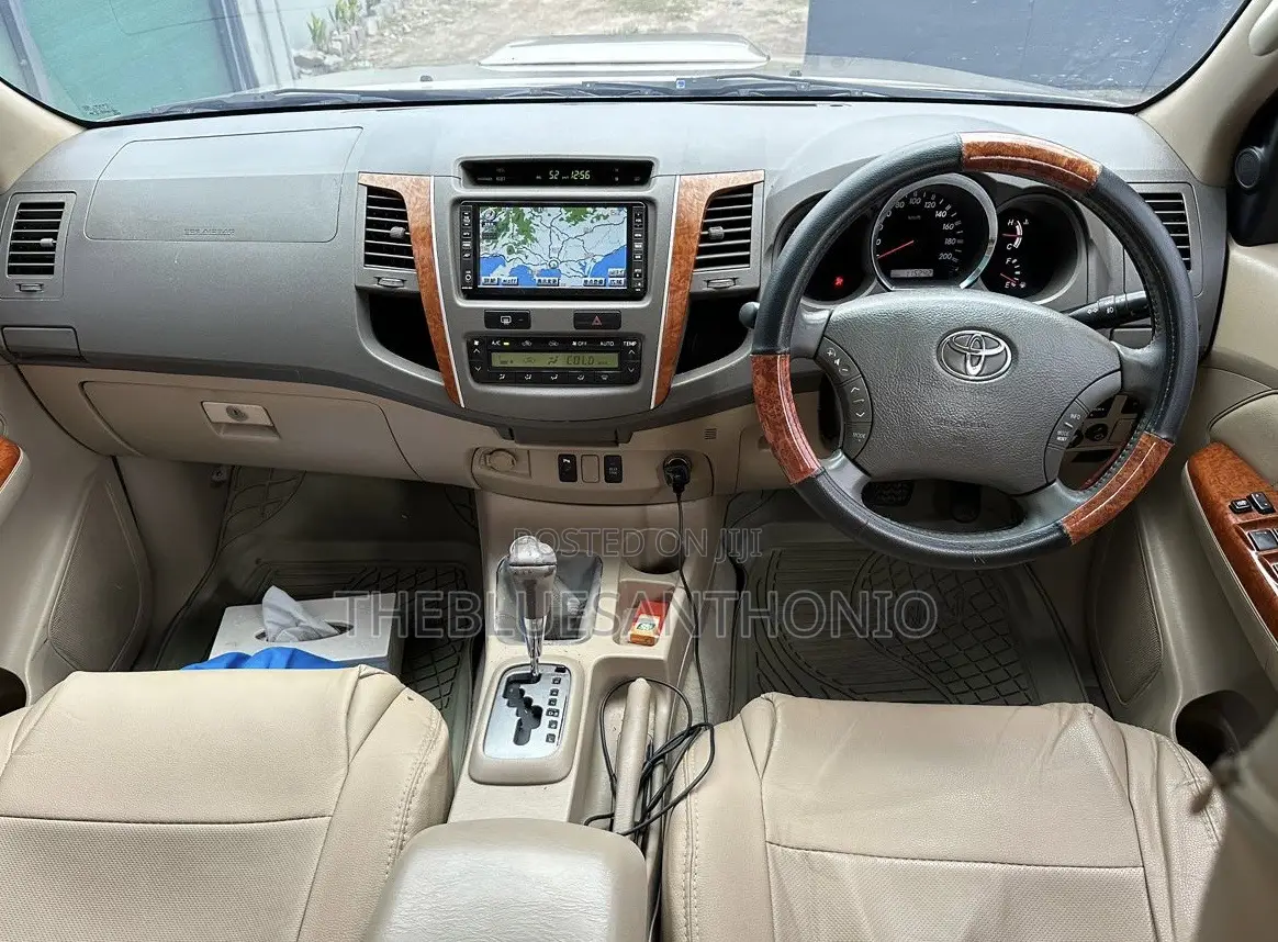 Toyota Fortuner 2011 Gold
