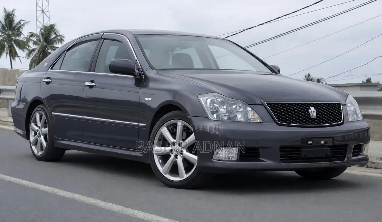 Toyota Crown 2005 Gray