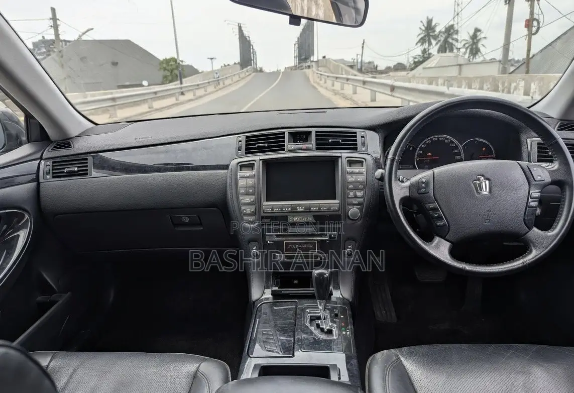 Toyota Crown 2005 Gray