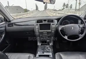 Toyota Crown 2005 Gray