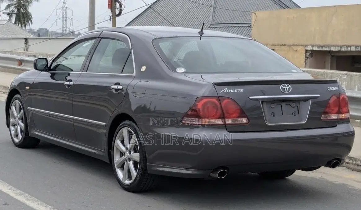 Toyota Crown 2005 Gray