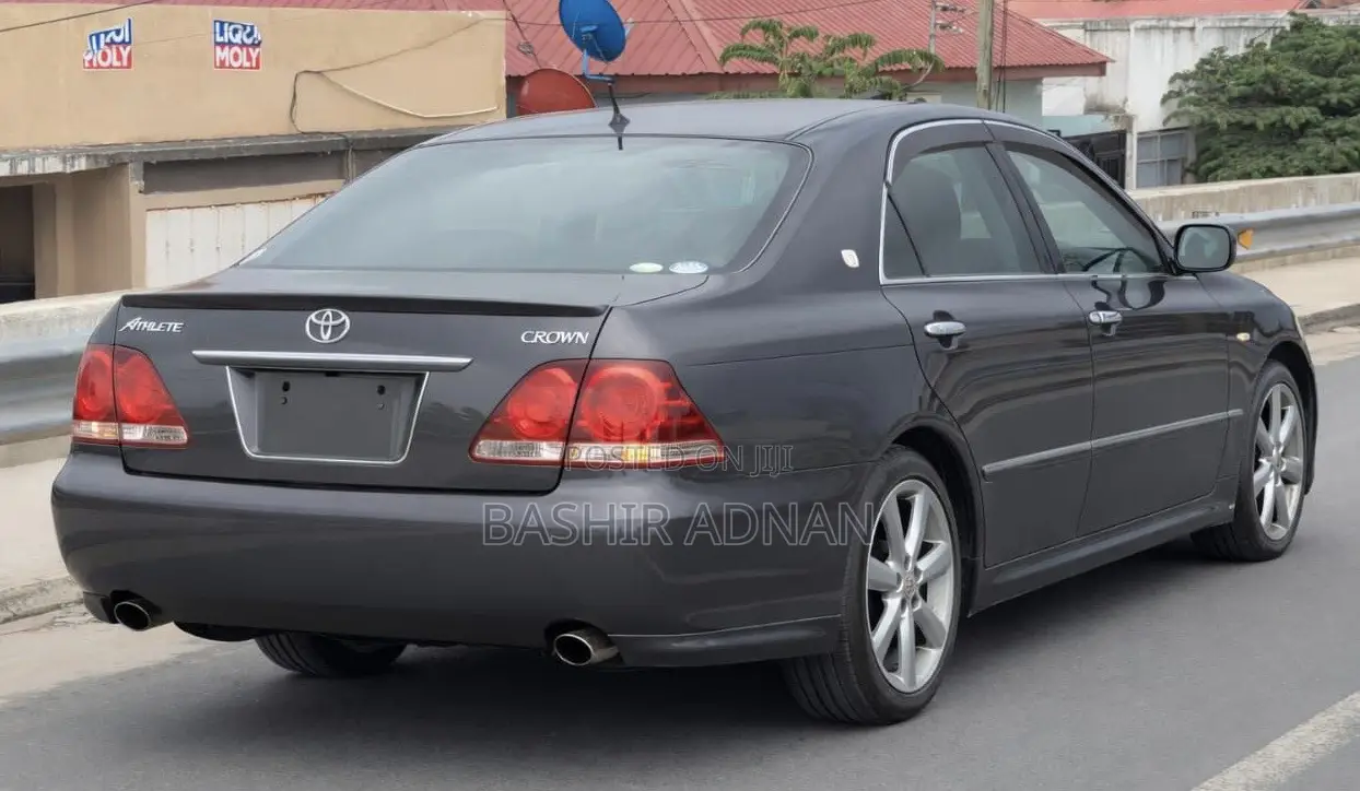 Toyota Crown 2005 Gray