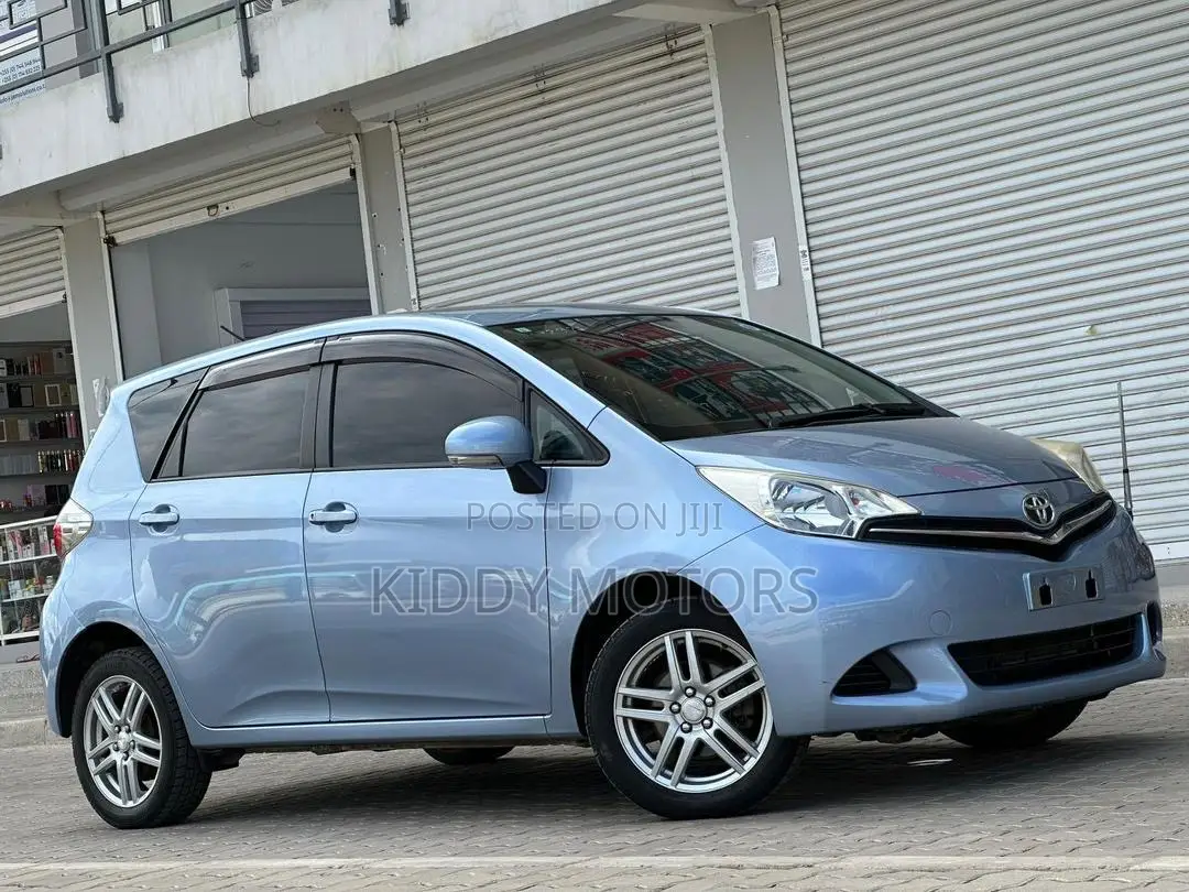 Toyota Ractis 2011 Blue
