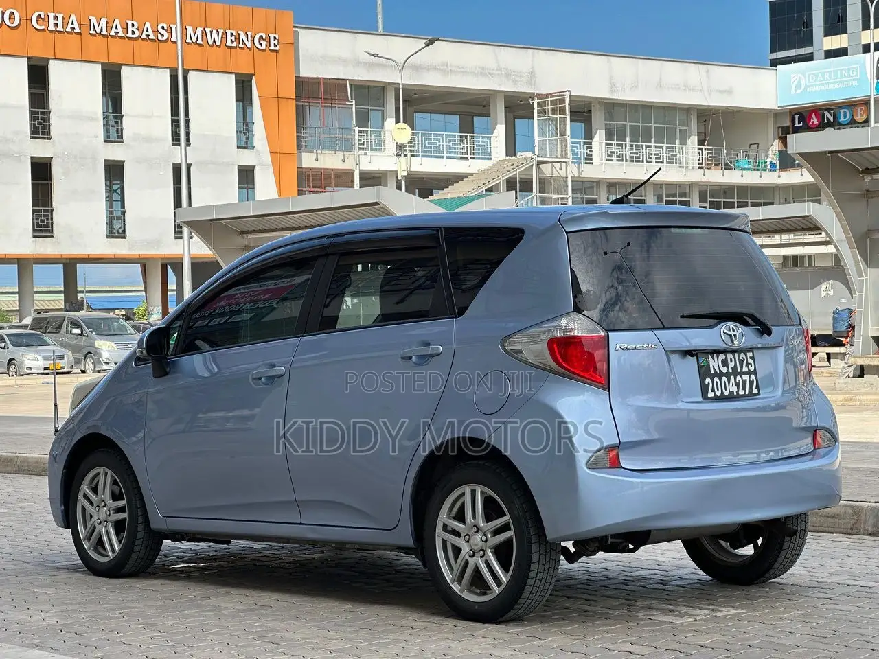Toyota Ractis 2011 Blue