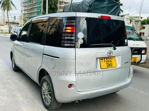 Toyota Sienta 1.5 AWD 2005 Silver