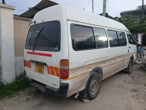 Toyota HiAce 2002 White