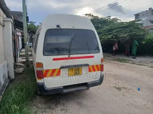 Toyota HiAce 2002 White