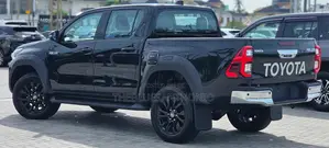 New Toyota Hilux 2025 Black