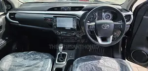 New Toyota Hilux 2025 Black
