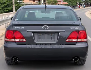 Toyota Crown Royale 2005 Gray