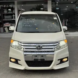 Honda Stepwgn 2014 White