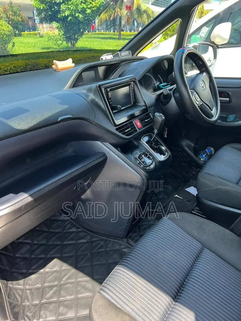 Toyota Noah 1.8 FWD Hybrid (7 seater) 2015 Pearl