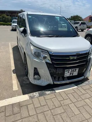 Toyota Noah 1.8 FWD Hybrid (7 seater) 2015 Pearl