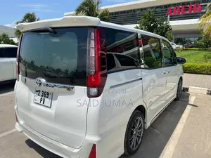 Toyota Noah 1.8 FWD Hybrid (7 seater) 2015 Pearl