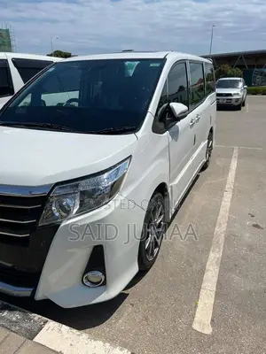 Toyota Noah 1.8 FWD Hybrid (7 seater) 2015 Pearl