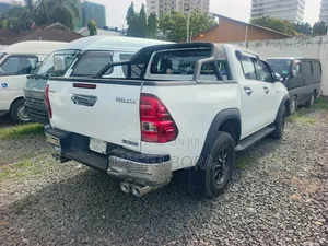 Toyota Hilux 2020 White
