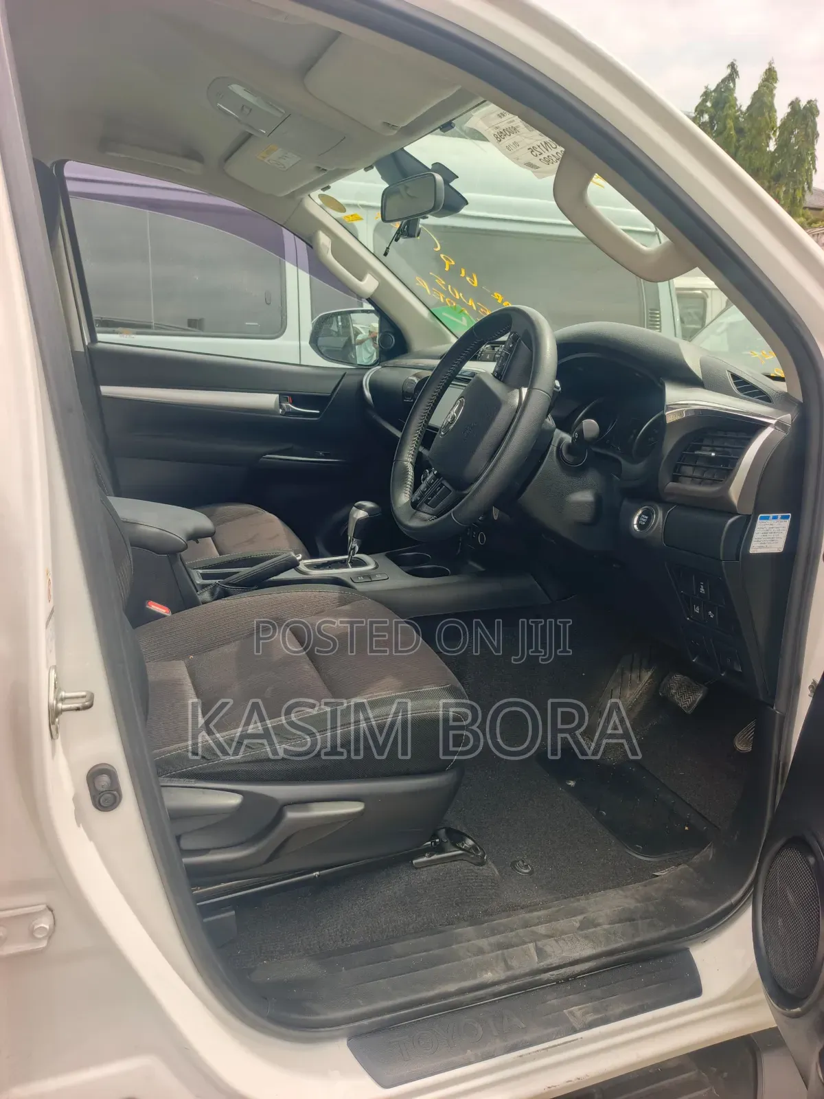 Toyota Hilux 2020 White