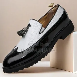 Salvatone Ferregamo Black and White / Classic Leather Shoes