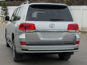 Toyota Land Cruiser 2018 Silver