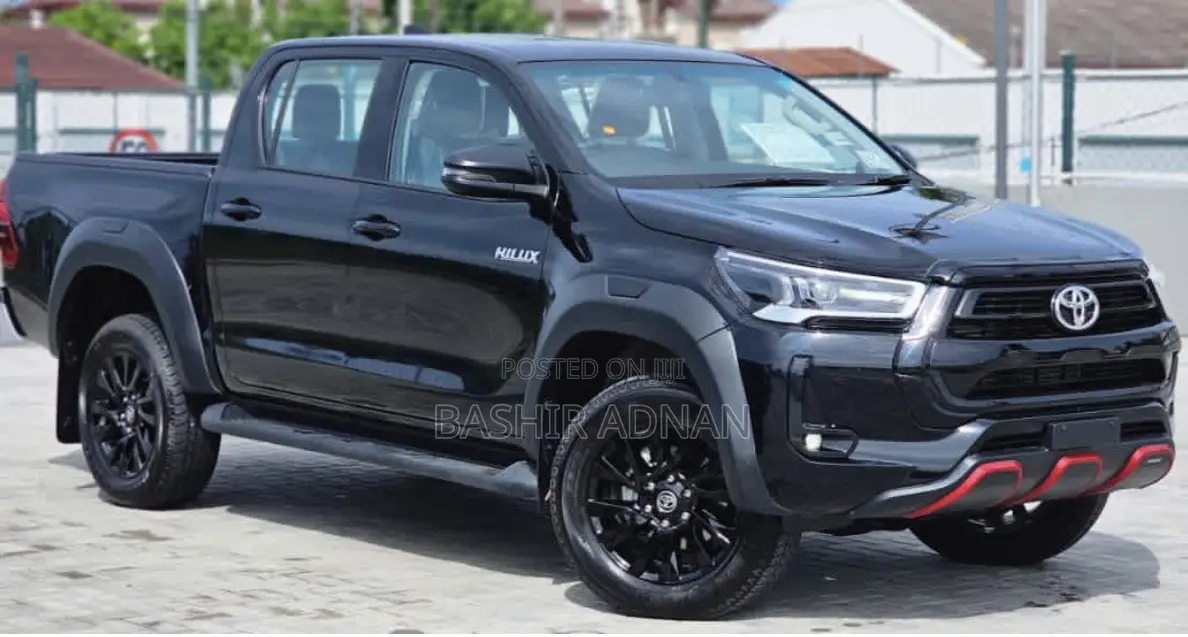 New Toyota Hilux 2025 Black