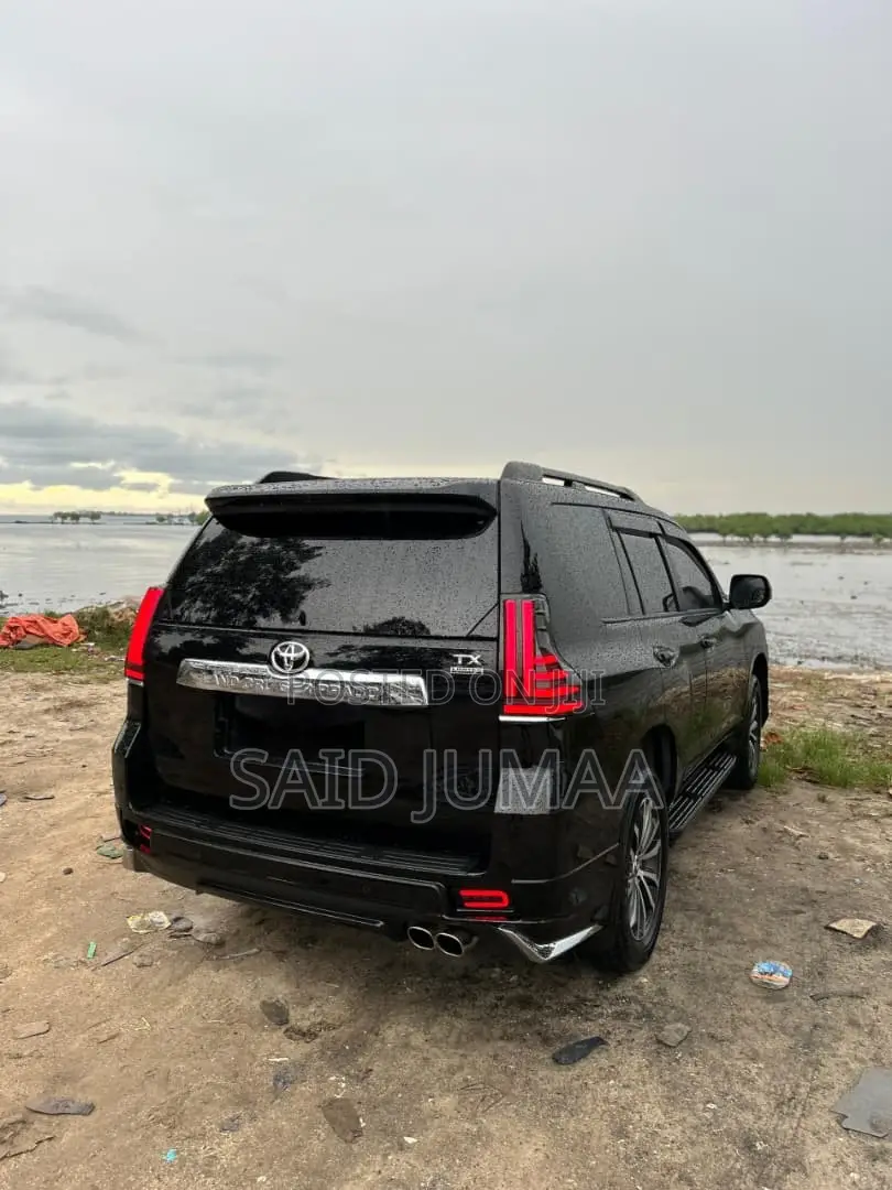 Toyota Land Cruiser Prado 2.8 2022 Black
