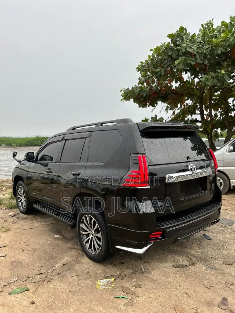 Toyota Land Cruiser Prado 2.8 2022 Black