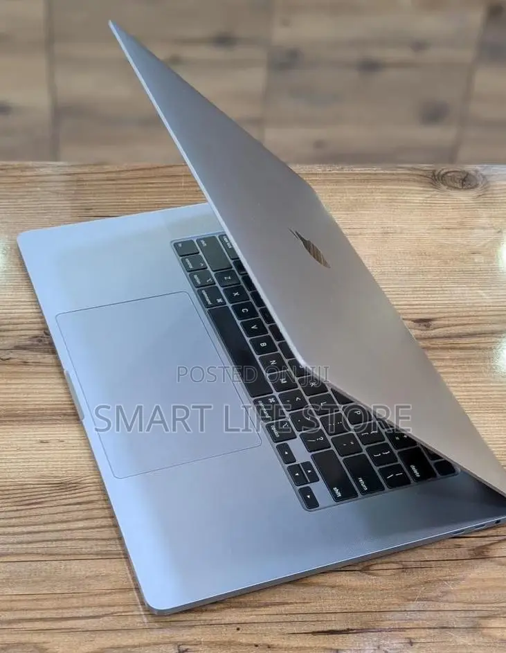 New Laptop Apple MacBook Pro 2019 16GB Intel SSD 512GB