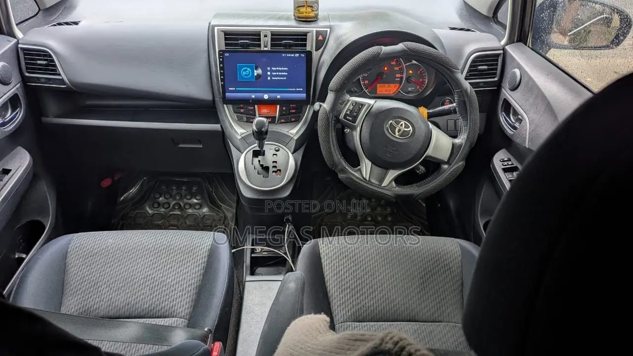 Toyota Ractis 1.5 FWD 2012 Black