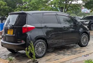 Toyota Ractis 1.5 FWD 2012 Black