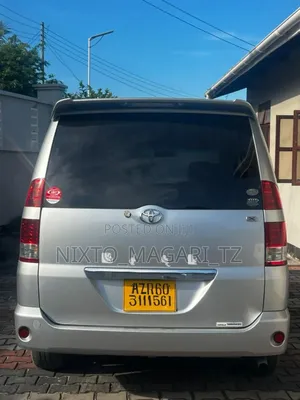 Toyota Noah 2006 Silver