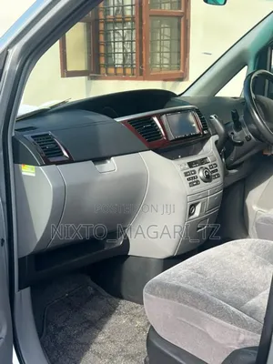 Toyota Noah 2006 Silver
