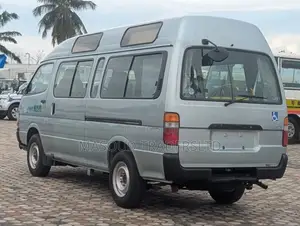 Toyota HiAce 2002 Silver