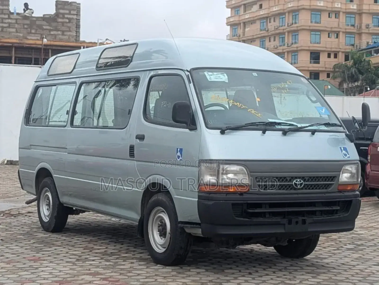 Toyota HiAce 2002 Silver
