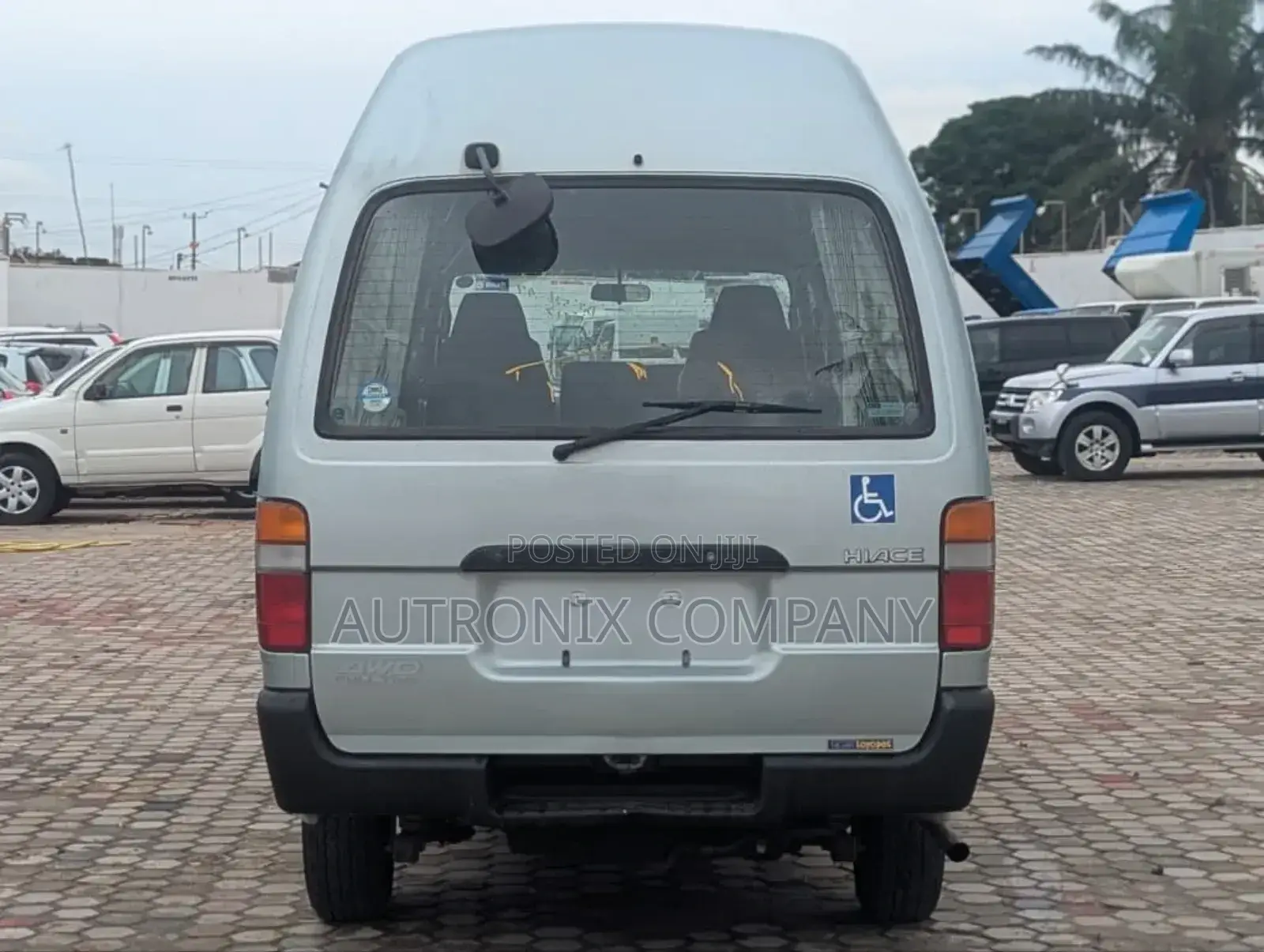 Toyota HiAce 2002 Silver