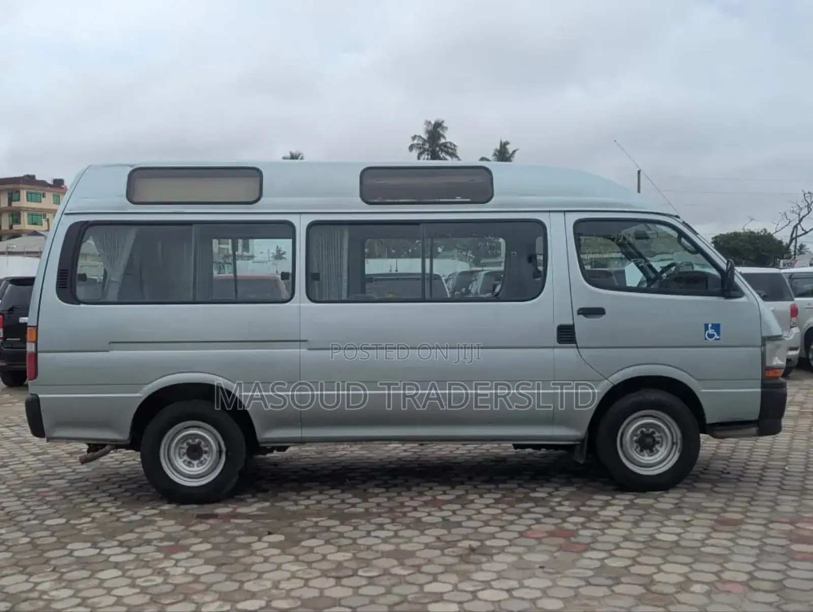 Toyota HiAce 2002 Silver