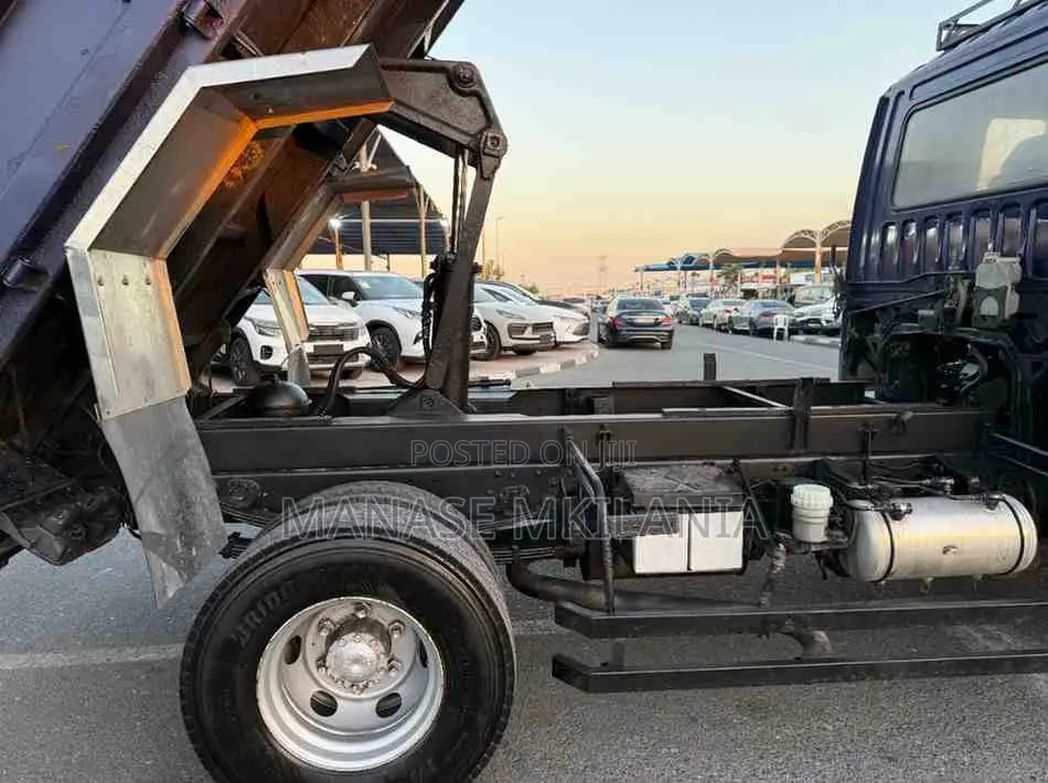 1995 Mitsubishi Fuso Fighter Tipper