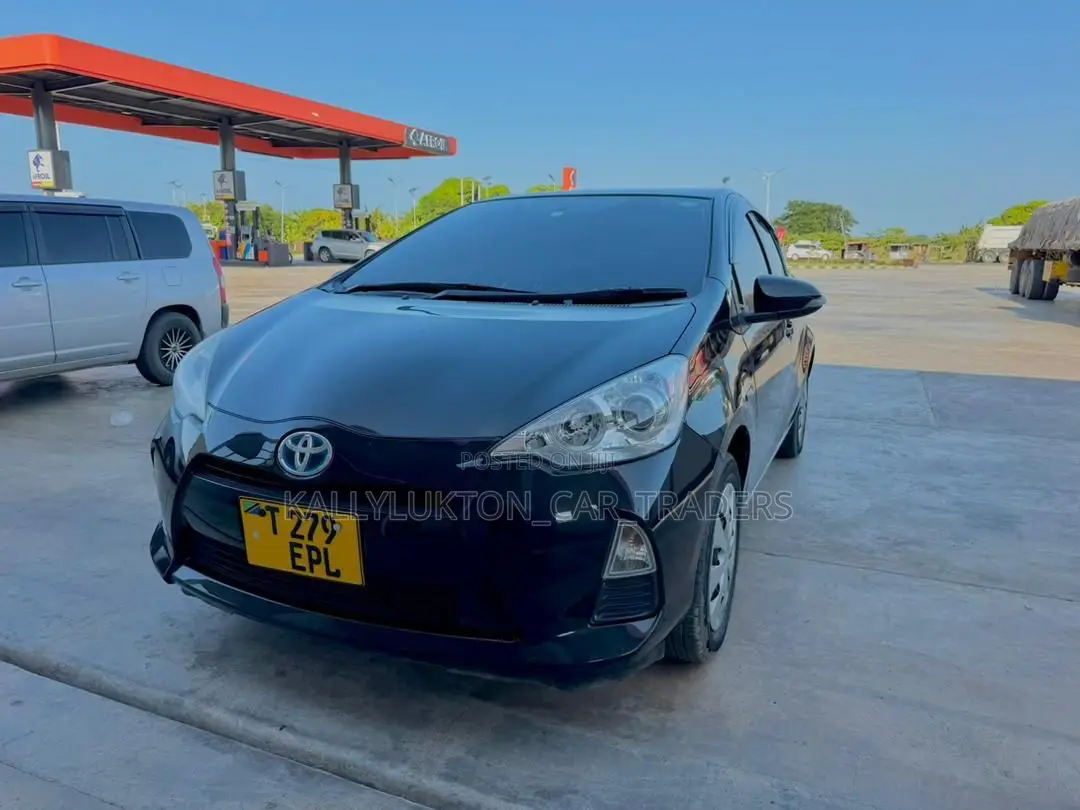 Toyota Aqua 2014 Black