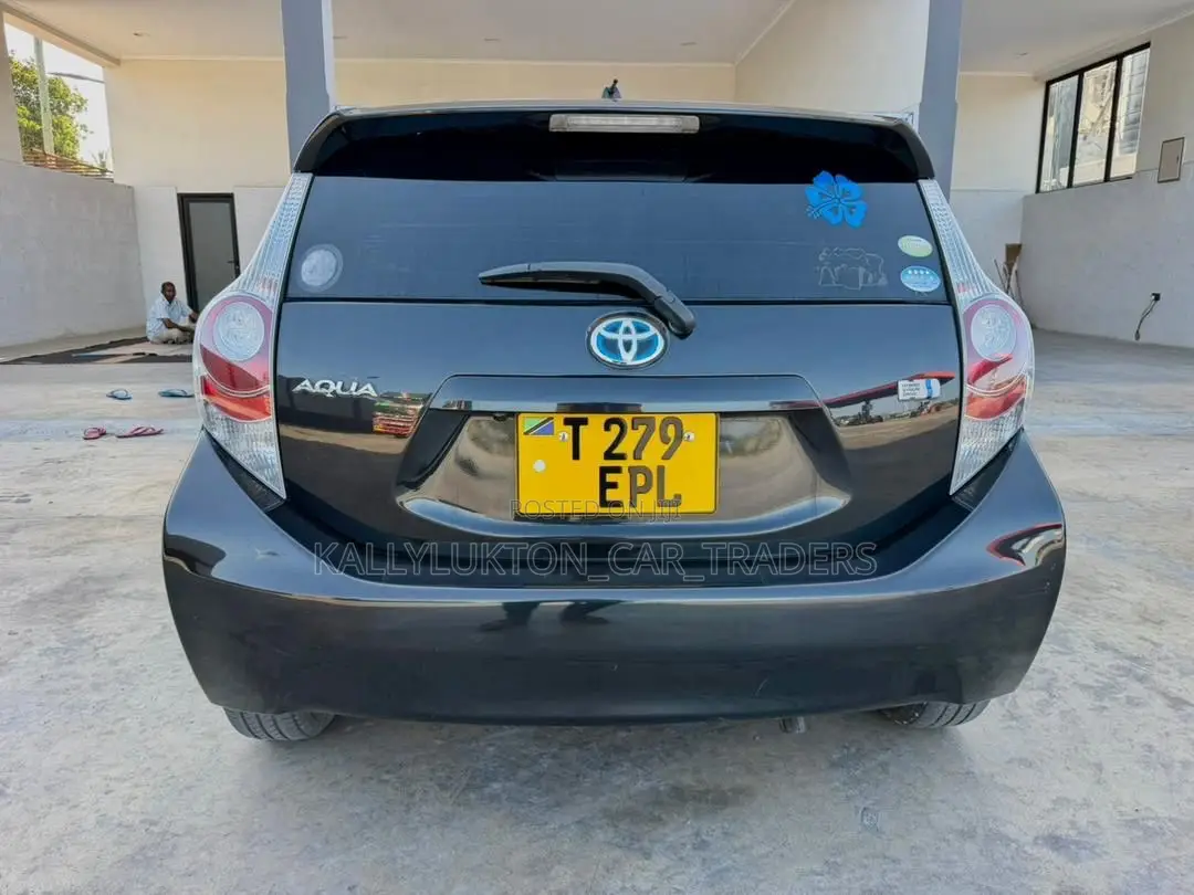 Toyota Aqua 2014 Black