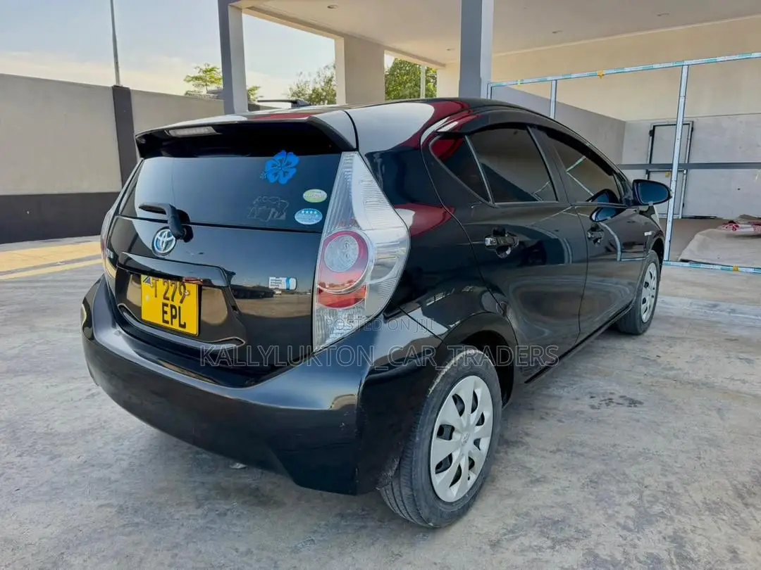 Toyota Aqua 2014 Black