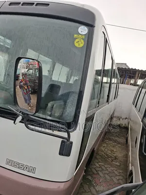 Nissan Civilian 2001