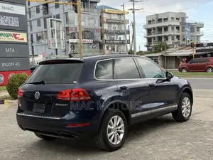 Volkswagen Touareg 2011 Blue