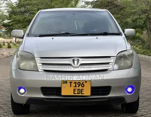 Toyota IST 2004 Silver