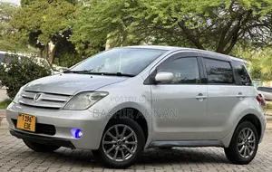 Toyota IST 2004 Silver