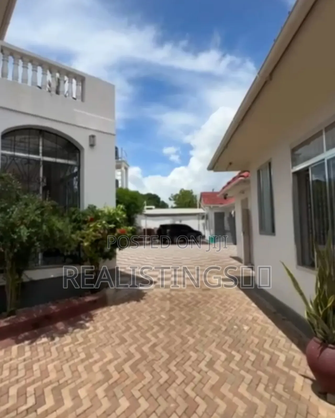 5bdrm Mansion in Realistings, Kunduchi for sale