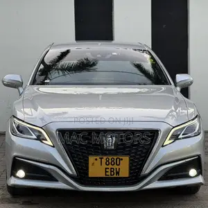 Toyota Crown 2018 Silver