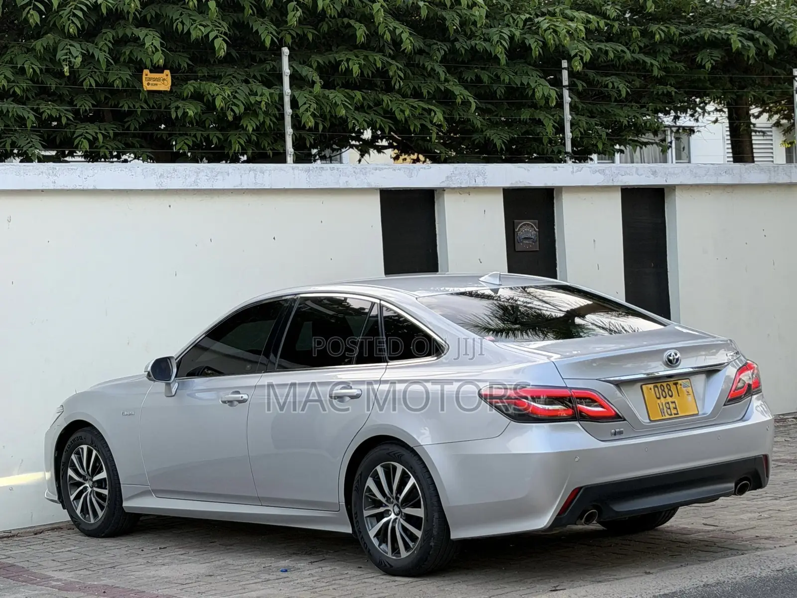 Toyota Crown 2018 Silver