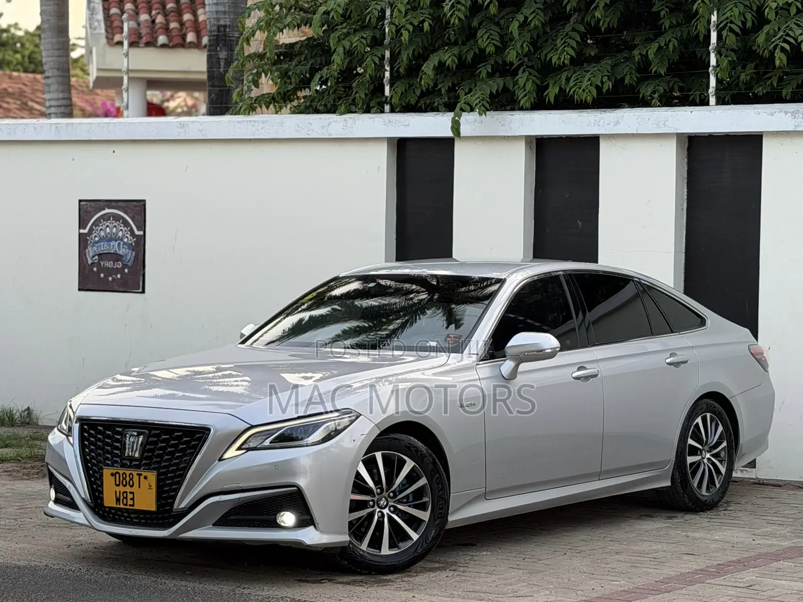 Toyota Crown 2018 Silver